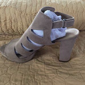 NATURALIZER ETTA PLATFORM SANDAL "NWT"